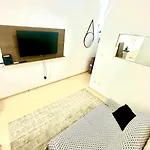 Apartamento 400 Metros Da Praia De Copacabana - Conforto E Localizacao Perfeita